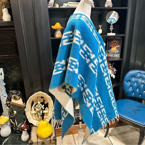Reversible Wool Poncho One Size - Picture 8 of 14